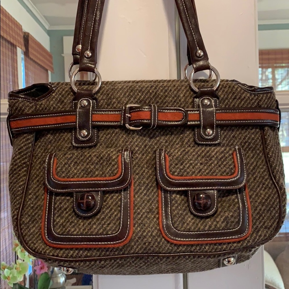 Bag with buckles and pockets